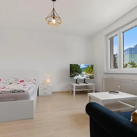 20 Minutes From Center W Netflix, Coffee Or Tea & Parking Appartement