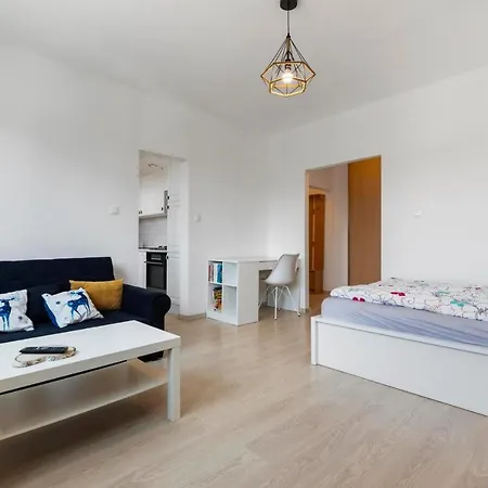 20 Minutes From Center W Netflix, Coffee Or Tea & Parking דירה