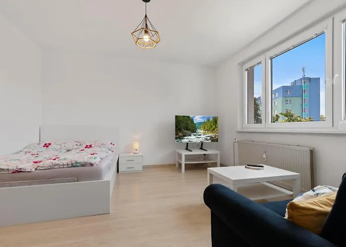 20 Minutes From Center W Netflix, Coffee Or Tea & Parking 아파트