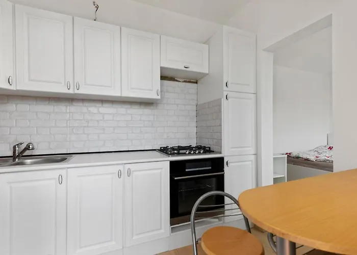 아파트 20 Minutes From Center W Netflix, Coffee Or Tea & Parking